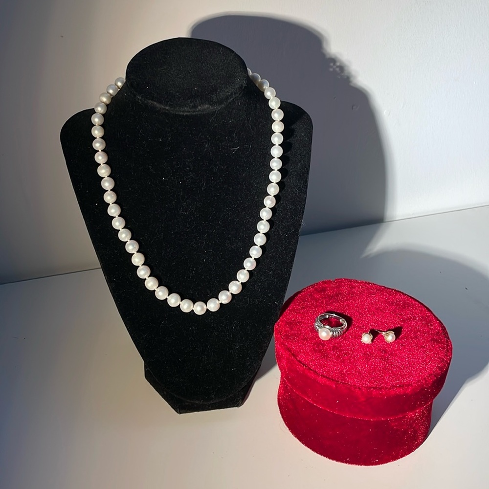 Vintage genuine pearl set. Necklace, ring, earrings. Excellent condition